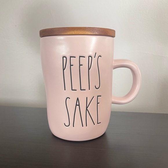 NEW Rae Dunn PEEP’S SAKE Mug w/Wooden Lid/Coaster 🐰🐣🐰 - Picture 1 of 4